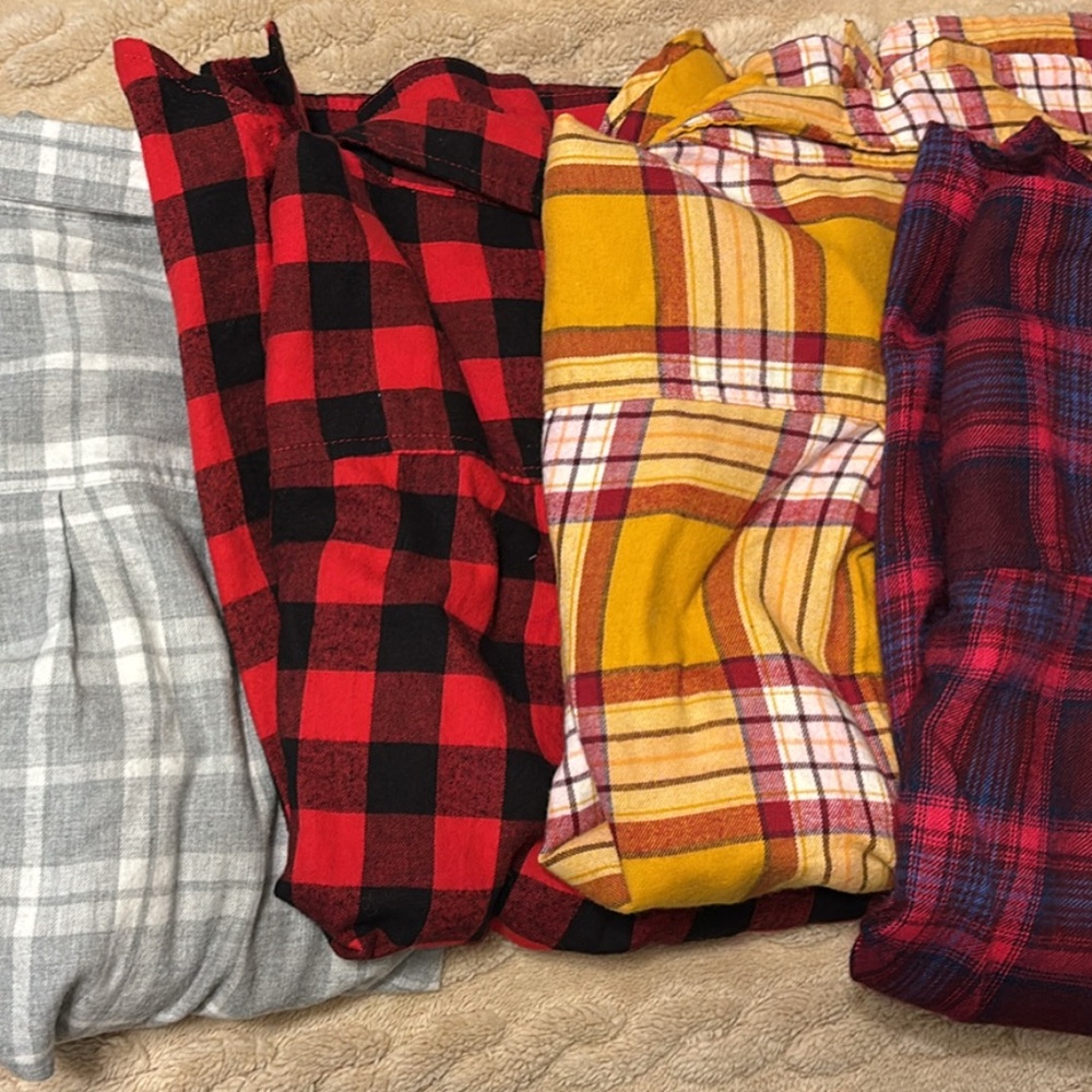 Set of 5 Flannels! (All size small)